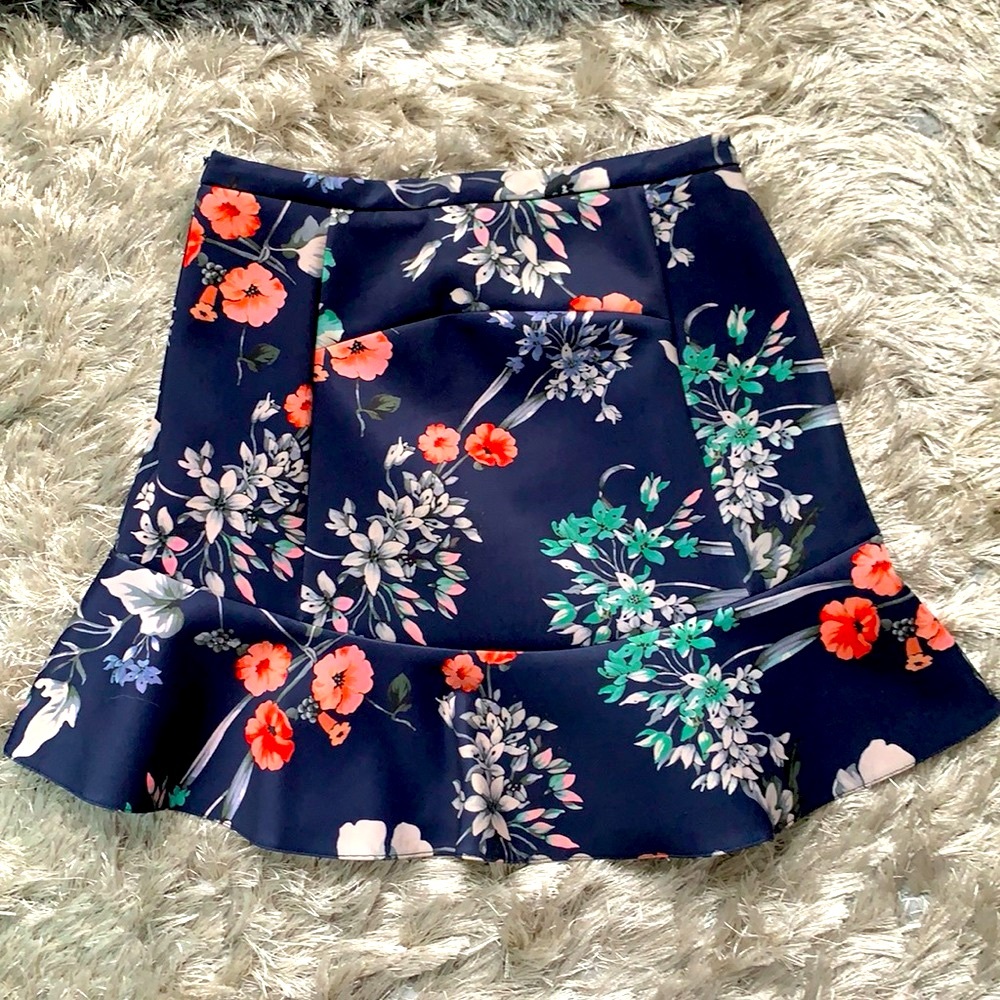 Zara Neoprene Floral Skirt 🌸